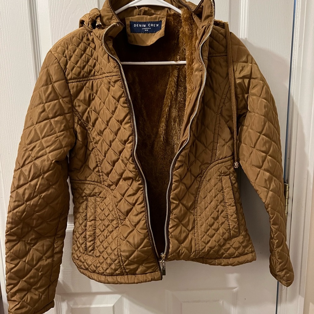 Light brown jacket. It has been worn 2 times. It’s soft and comfy